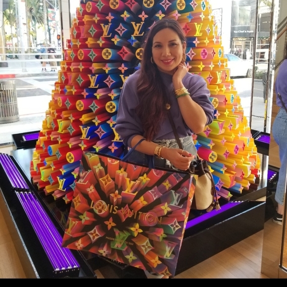 MEET YOUR POSHER 💖 SHOP WITH CONFIDENCE - Picture 10 of 13